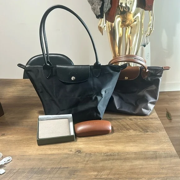 Longchamp 4items
2bags
1wallet
1 eyeglasses case - Picture 1 of 5